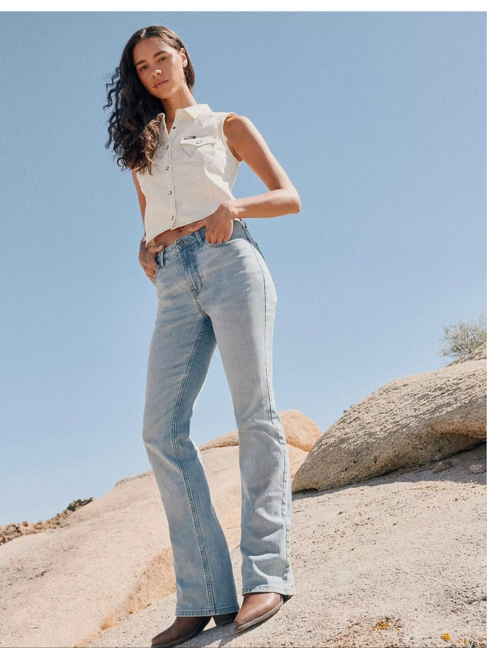 Wrangler High-Rise boldcut Bootcut Light Wash Women's Jeans